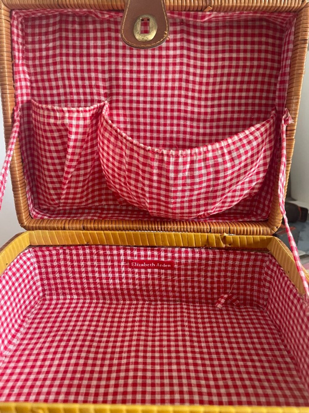 Elizabeth Arden Vintage Picnic Basket Set Wicker Red Gingham 4 Person - Picture 7 of 10